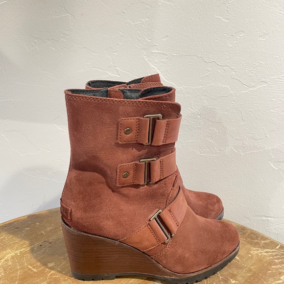 Sorel After Hours Suede Wedge Women Booties Side Zip Buckle Burgundy Sz 7 - Picture 1 of 6